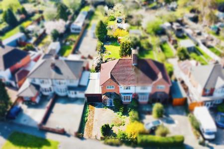 3 bedroom Semi-detached house for sale in Braunstone Lane, Leicester, LE3