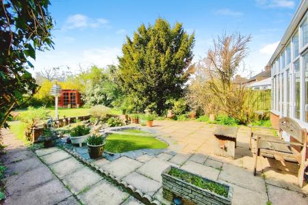 3 bedroom Semi-detached house for sale in Braunstone Lane, Leicester, LE3