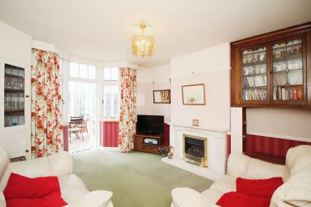 3 bedroom Semi-detached house for sale in Braunstone Lane, Leicester, LE3