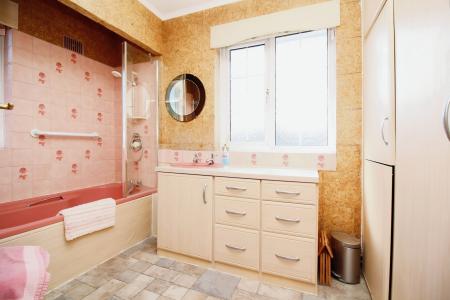 3 bedroom Semi-detached house for sale in Braunstone Lane, Leicester, LE3