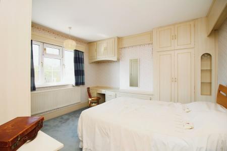 3 bedroom Semi-detached house for sale in Braunstone Lane, Leicester, LE3