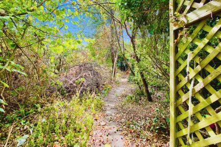 3 bedroom Semi-detached house for sale in Braunstone Lane, Braunstone Town, LE3