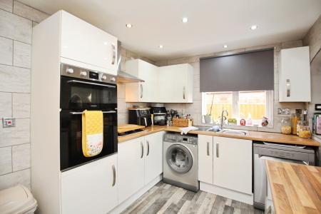 3 bedroom Semi-detached house for sale in Braunstone Lane, Leicester, LE3