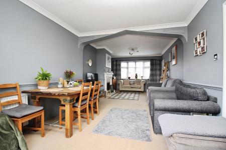 3 bedroom Semi-detached house for sale in Braunstone Lane, Leicester, LE3