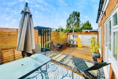 3 bedroom Semi-detached house for sale in Braunstone Lane, Leicester, LE3