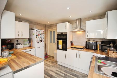 3 bedroom Semi-detached house for sale in Braunstone Lane, Leicester, LE3