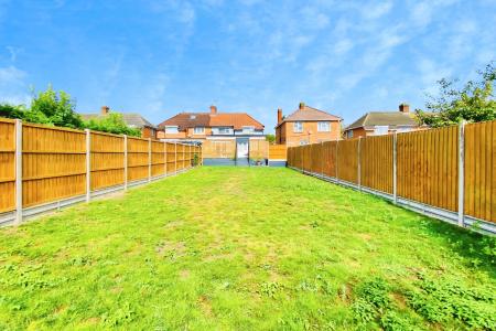 3 bedroom Semi-detached house for sale in Braunstone Lane, Leicester, LE3