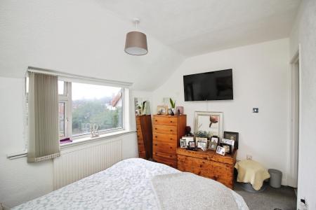 3 bedroom Semi-detached house for sale in Braunstone Lane, Leicester, LE3