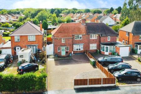 3 bedroom Semi-detached house for sale in Braunstone Lane, Leicester, LE3