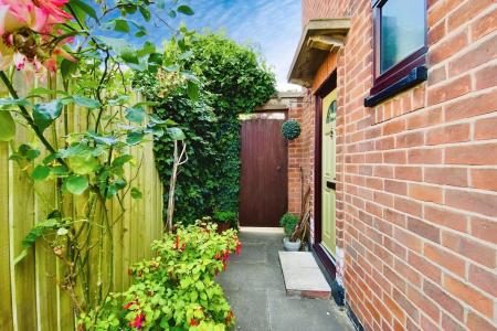 3 bedroom End of terrace house for sale in Braunstone Lane, Leicester, LE3