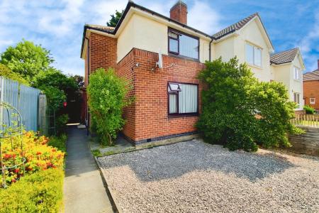 3 bedroom End of terrace house for sale in Braunstone Lane, Leicester, LE3