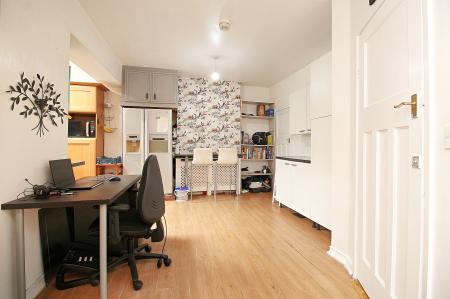 4 bedroom Semi-detached house for sale in Braunstone Lane, Leicester, LE3