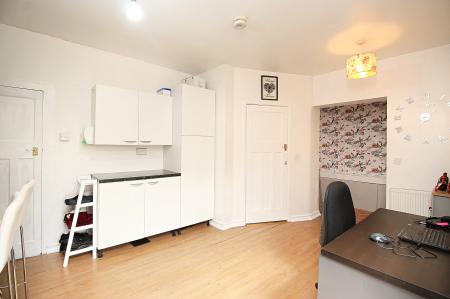 4 bedroom Semi-detached house for sale in Braunstone Lane, Leicester, LE3