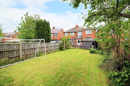 4 bedroom Semi-detached house for sale in Braunstone Lane, Leicester, LE3