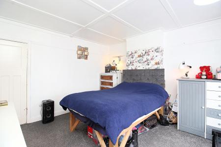 4 bedroom Semi-detached house for sale in Braunstone Lane, Leicester, LE3