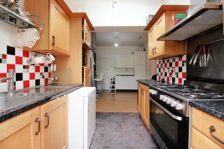 4 bedroom Semi-detached house for sale in Braunstone Lane, Leicester, LE3