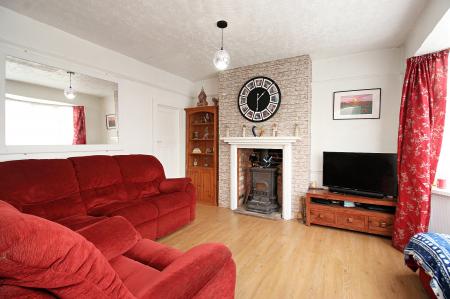 4 bedroom Semi-detached house for sale in Braunstone Lane, Leicester, LE3