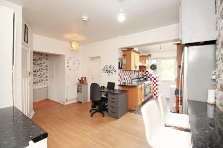 4 bedroom Semi-detached house for sale in Braunstone Lane, Leicester, LE3