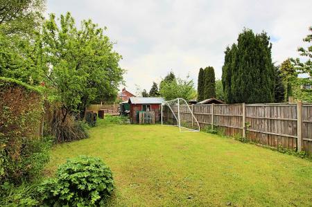 4 bedroom Semi-detached house for sale in Braunstone Lane, Leicester, LE3