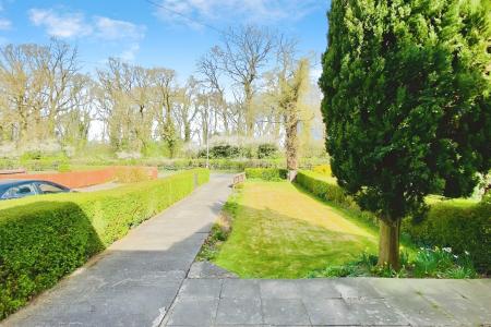 3 bedroom Semi-detached house for sale in Braunstone Lane, Leicester, LE3