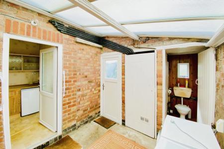 3 bedroom Semi-detached house for sale in Braunstone Lane, Leicester, LE3