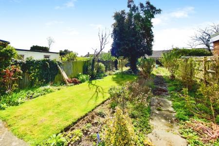 3 bedroom Semi-detached house for sale in Braunstone Lane, Leicester, LE3