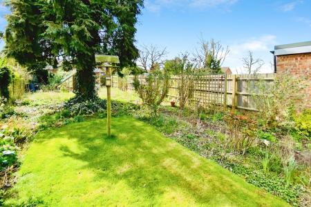 3 bedroom Semi-detached house for sale in Braunstone Lane, Leicester, LE3