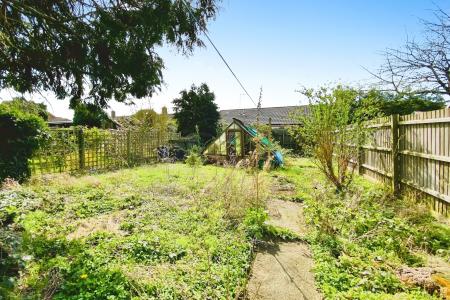 3 bedroom Semi-detached house for sale in Braunstone Lane, Leicester, LE3