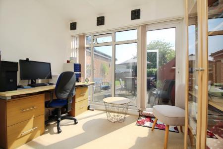 3 bedroom Semi-detached house for sale in Braunstone Lane, Leicester, LE3