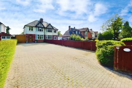 3 bedroom Semi-detached house for sale in Braunstone Lane, Leicester, LE3