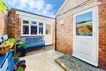 3 bedroom Semi-detached house for sale in Braunstone Lane, Leicester, LE3