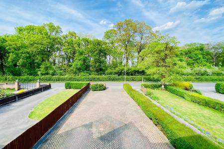 3 bedroom Semi-detached house for sale in Braunstone Lane, Leicester, LE3