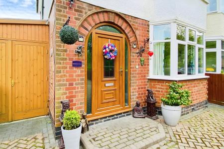 3 bedroom Semi-detached house for sale in Braunstone Lane, Leicester, LE3