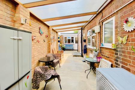 3 bedroom Semi-detached house for sale in Braunstone Lane, Leicester, LE3