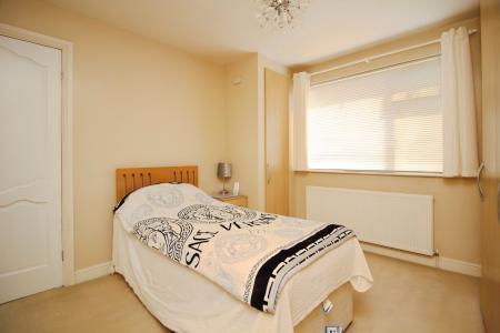 3 bedroom Semi-detached house for sale in Braunstone Lane, Leicester, LE3