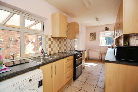 3 bedroom Semi-detached house for sale in Braunstone Lane, Leicester, LE3