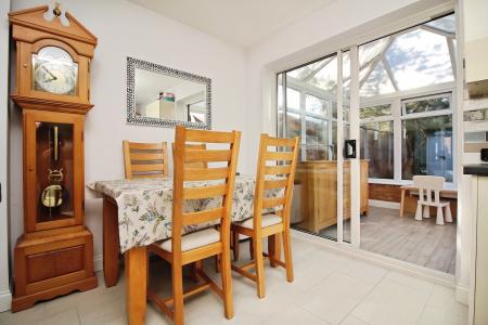 3 bedroom Semi-detached house for sale in Bromwich Close, Thorpe Astley, LE3