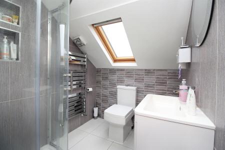 4 bedroom Town house for sale in Cameron Avenue, Leicester, LE4