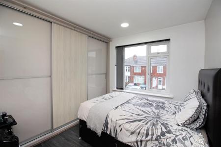 4 bedroom Town house for sale in Cameron Avenue, Leicester, LE4