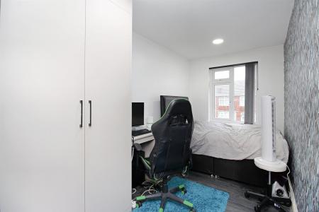 4 bedroom Town house for sale in Cameron Avenue, Leicester, LE4