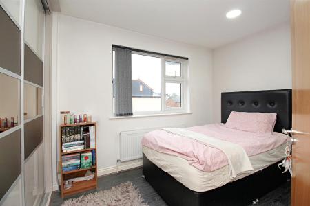 4 bedroom Town house for sale in Cameron Avenue, Leicester, LE4
