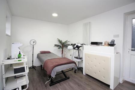 4 bedroom Town house for sale in Cameron Avenue, Leicester, LE4