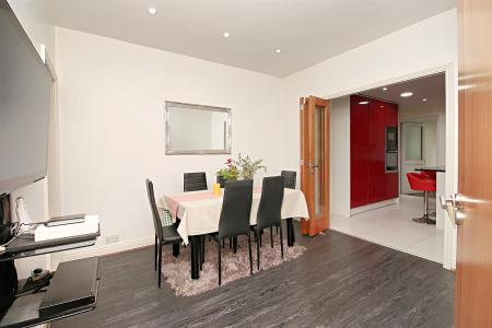 4 bedroom Town house for sale in Cameron Avenue, Leicester, LE4