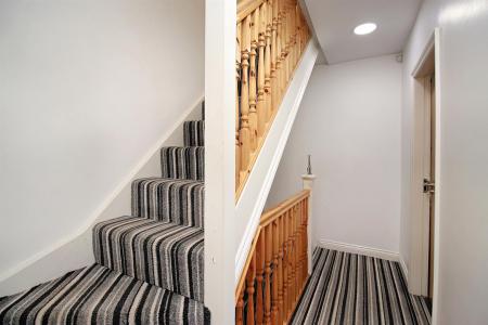 4 bedroom Town house for sale in Cameron Avenue, Leicester, LE4