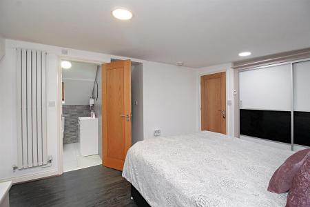 4 bedroom Town house for sale in Cameron Avenue, Leicester, LE4