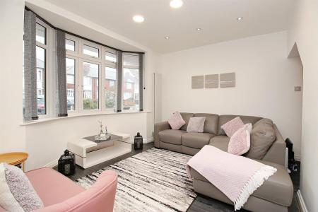 4 bedroom Town house for sale in Cameron Avenue, Leicester, LE4