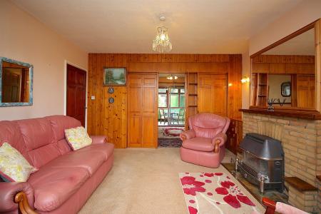 3 bedroom Semi-detached house for sale in Charlecote Avenue, Braunstone Town, LE3