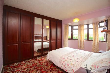 3 bedroom Semi-detached house for sale in Charlecote Avenue, Braunstone Town, LE3