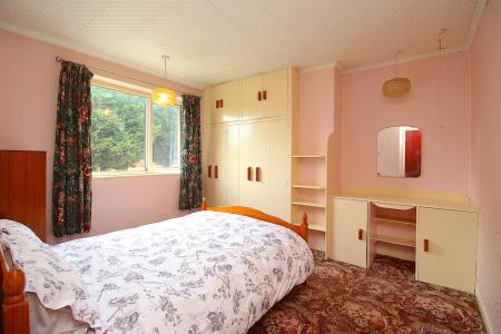 3 bedroom Semi-detached house for sale in Charlecote Avenue, Braunstone Town, LE3