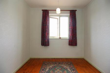 3 bedroom Semi-detached house for sale in Charlecote Avenue, Braunstone Town, LE3